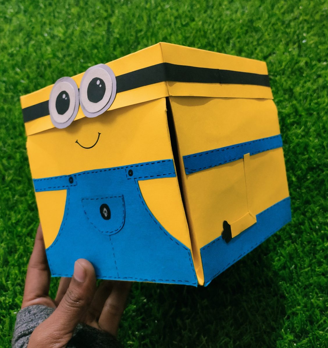 Handmade Minion Photo Explosionbox 2 layers